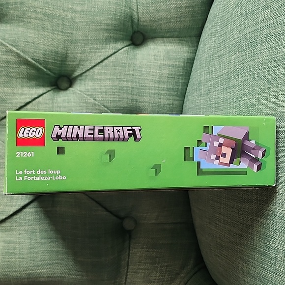 LEGO Minecraft The Wolf Stronghold Building Kit #21261 - Picture 4 of 6